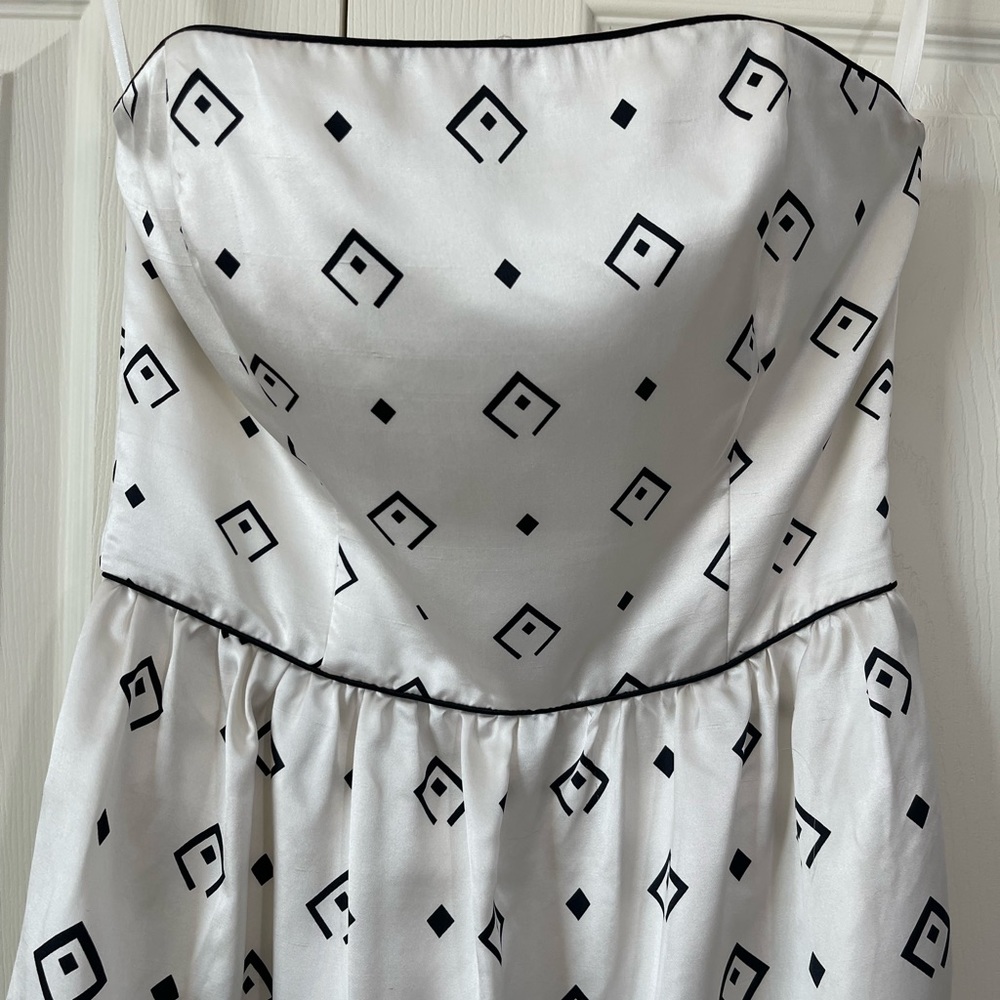 White House Black Market White & black 100% silk strapless dress - Picture 2 of 8